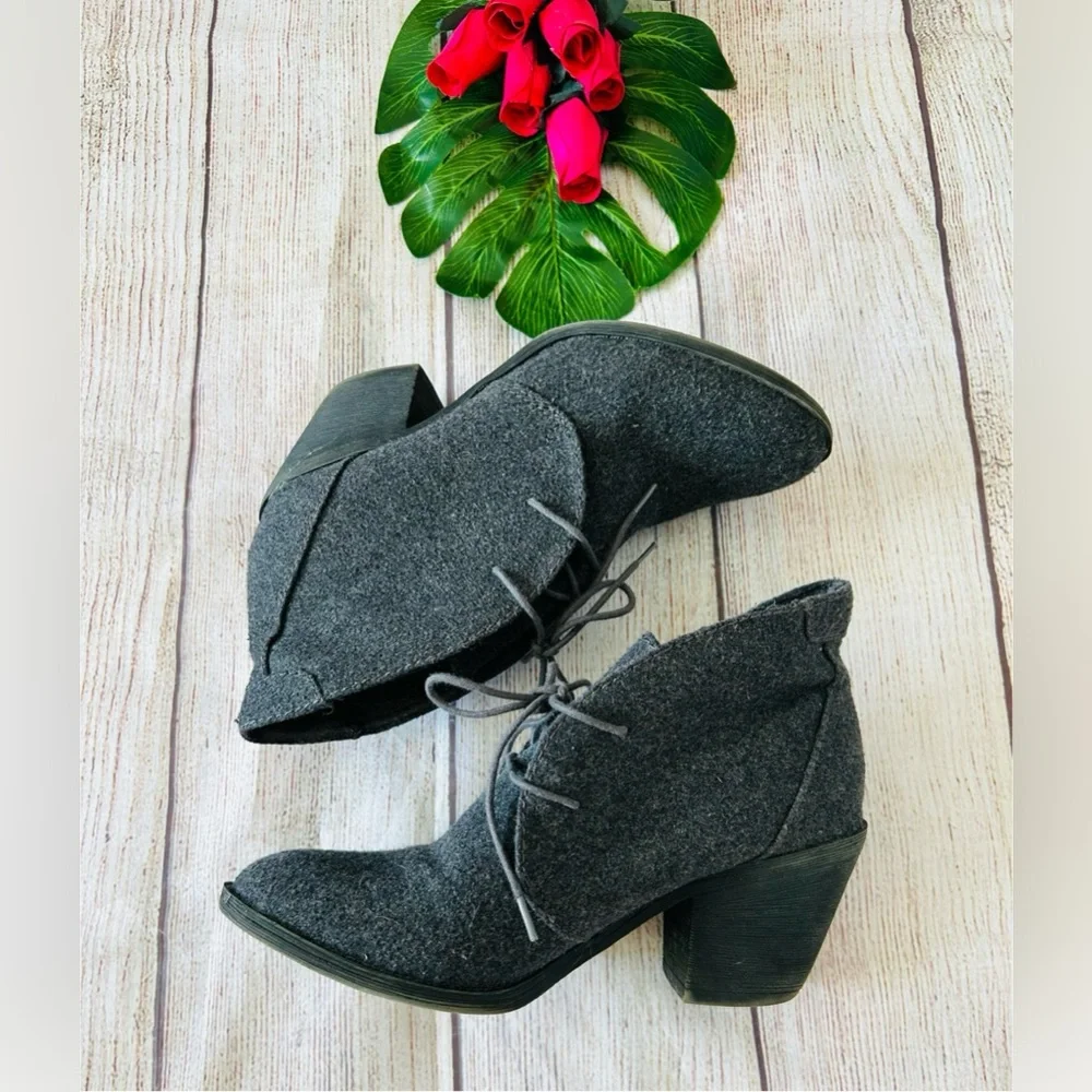 Blowfish Malibu Women’s Grey Felt Lace Up Heeled Ankle Boots Size 8.5